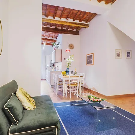 בית נופש Michael's - Cozy In The Heart Of לוקה